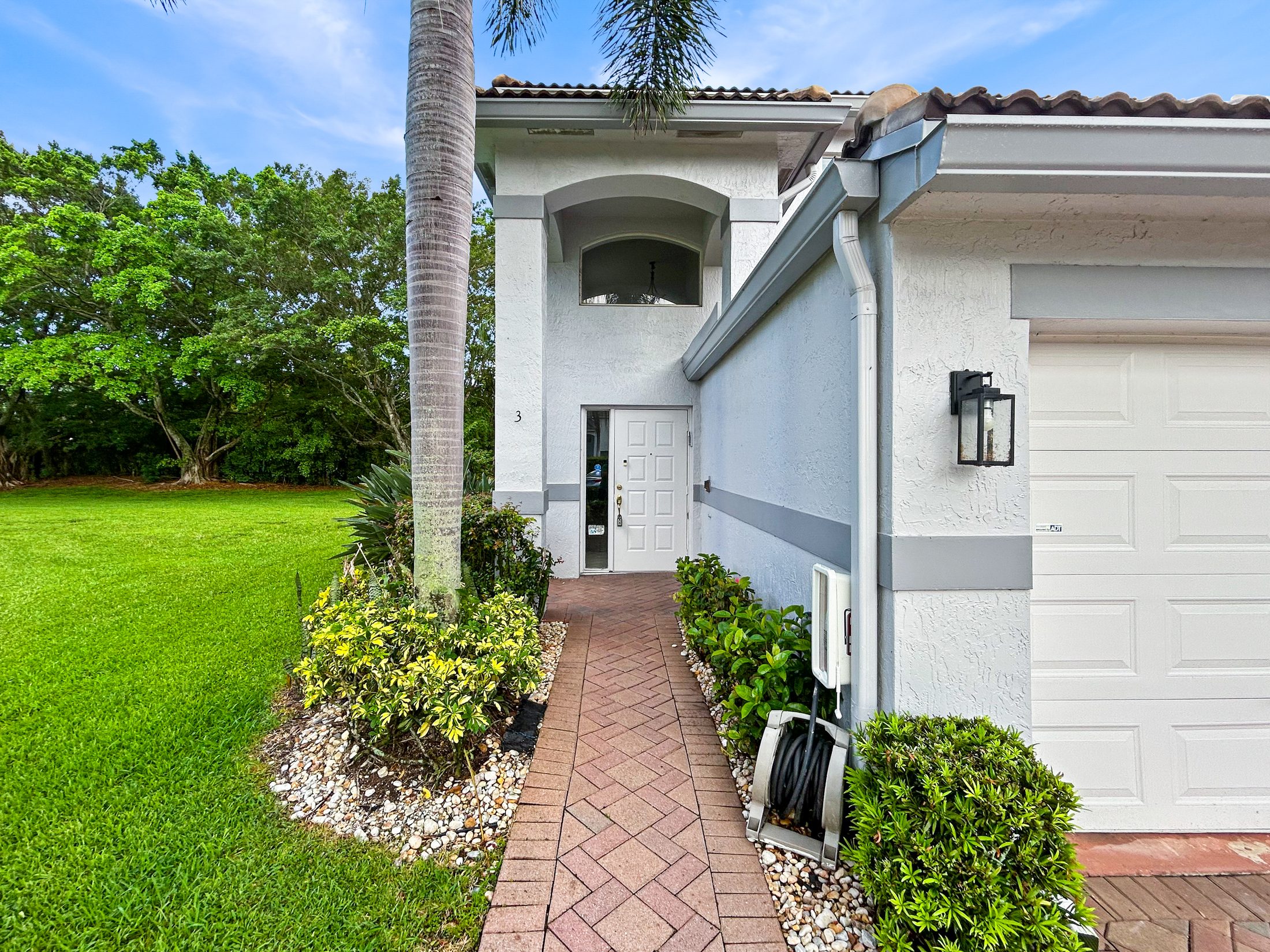 7880 Laina Lane #3 Boynton Beach — front entry walkway