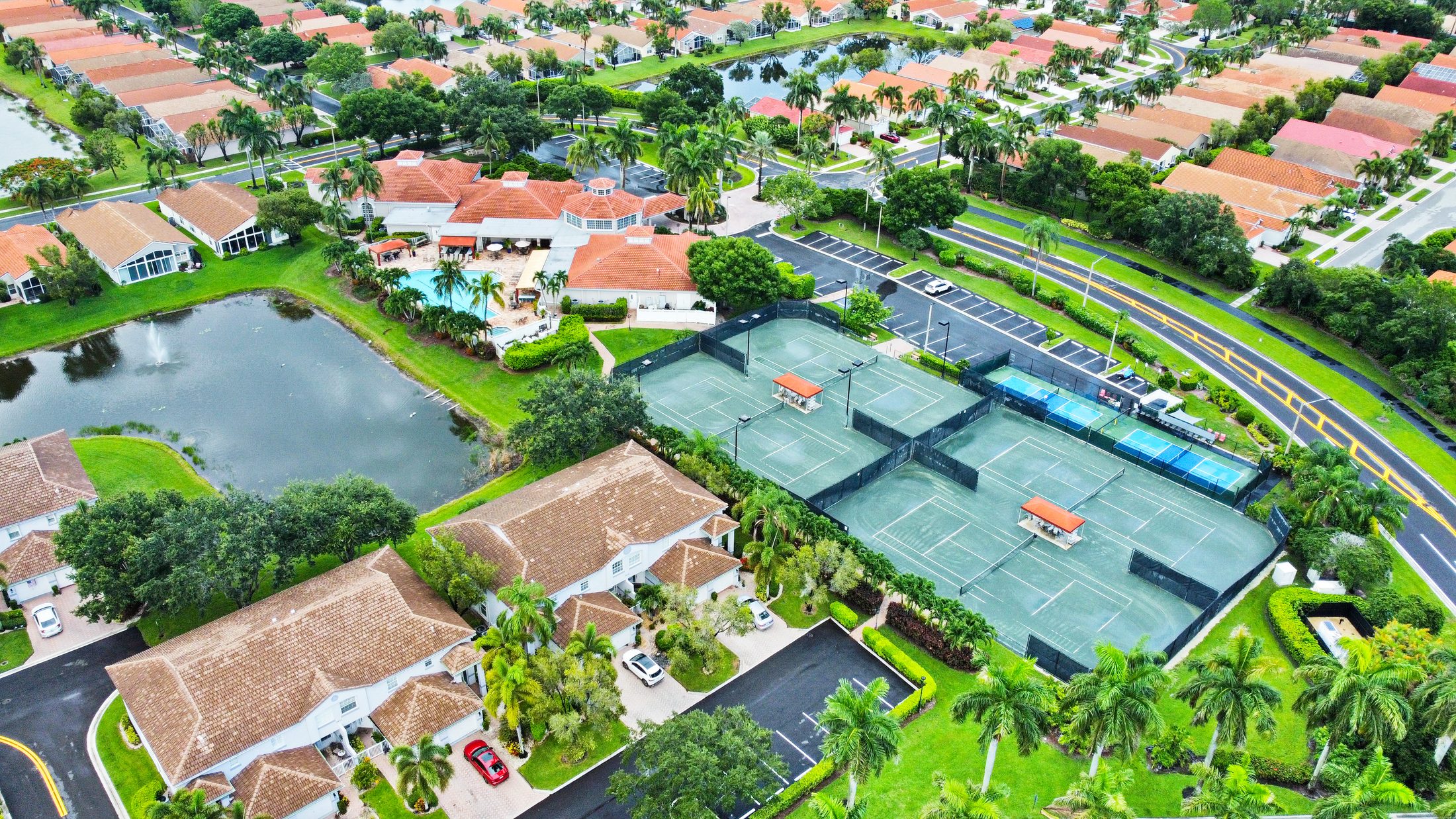Grove Village community pool, tennis courts and clubhouse