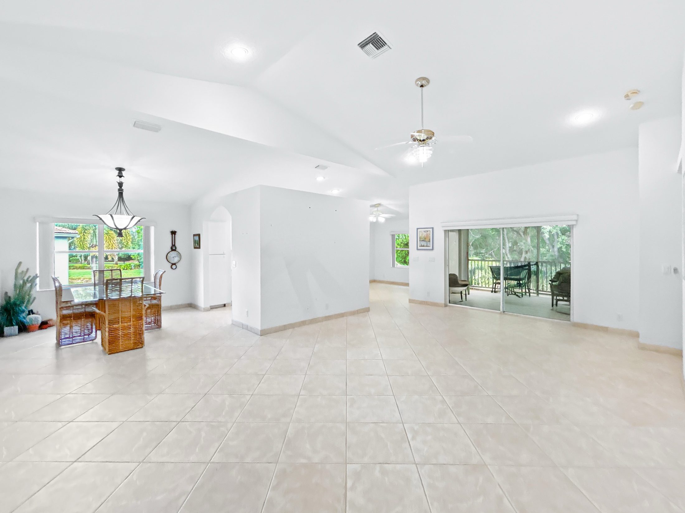 7880 Laina Lane #3 Boynton Beach — great room with vaulted ceiling